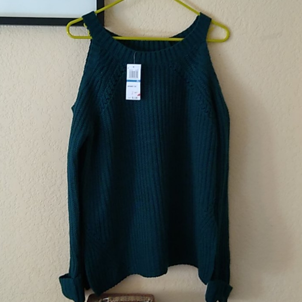Grommet Tee. New with tags it has a few snags.